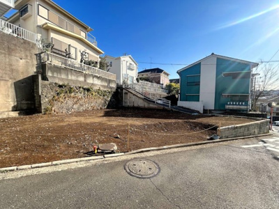 【前面道路含む現地写真】 | ◆◇横浜市港北区富士塚2丁目　建築条件なし売地◇◆ | ◆前面道路も幅員があり車の運転も安心！前面道路は閑静な住宅地。車通りの少ない道路です。お子様にも安心です。

