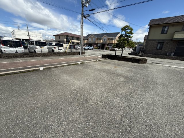 ウエストハイツの駐車場
