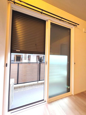 【設備】 | Auspicious House | シャッター