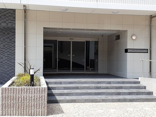 ムーンヒルズ大阪のエントランス