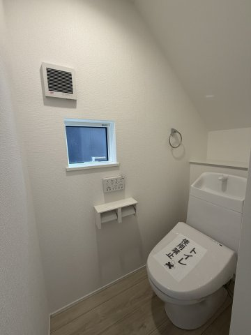 泉佐野市長滝新築戸建のトイレ|1階トイレ