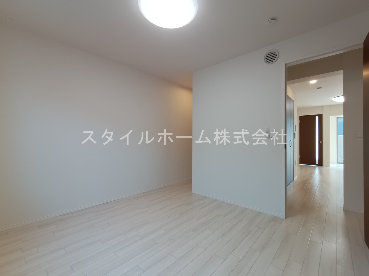 ベラ・カーサの居間・リビング|別部屋写真です。