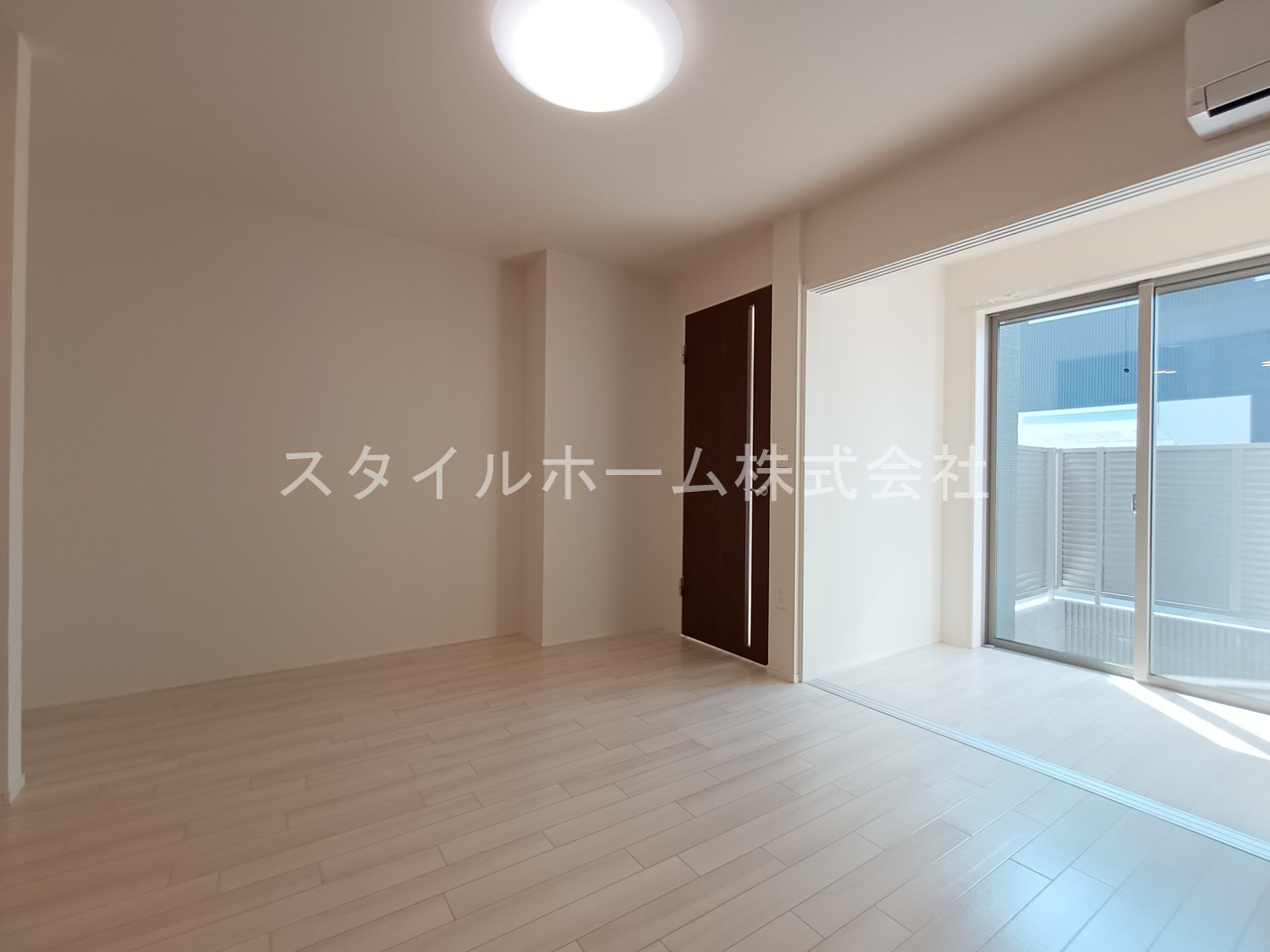 ベラ・カーサの居間・リビング|別部屋写真です。