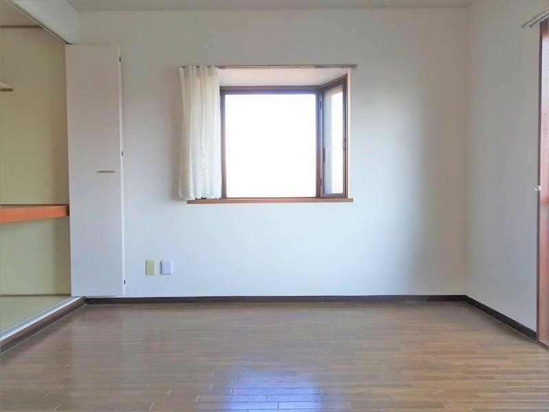 コーポ旗塚の洋室