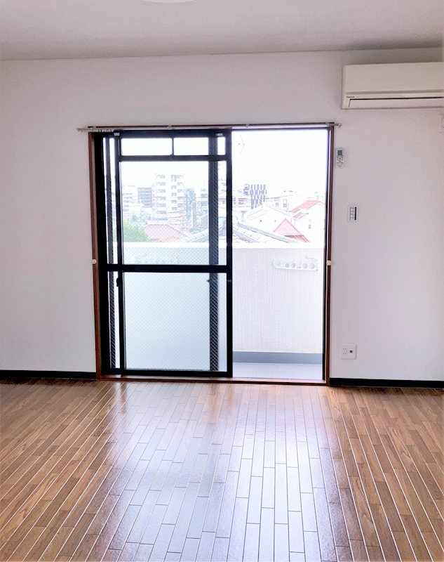 コーポ旗塚の洋室