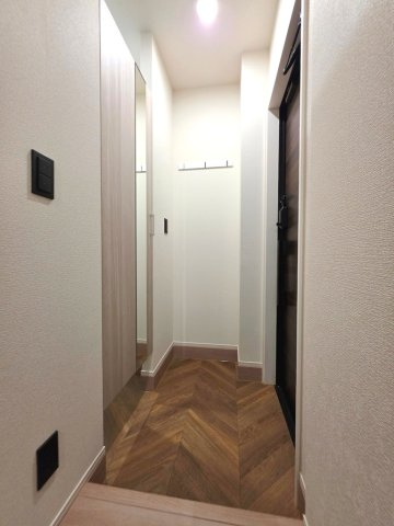 【玄関】 | Auspicious House