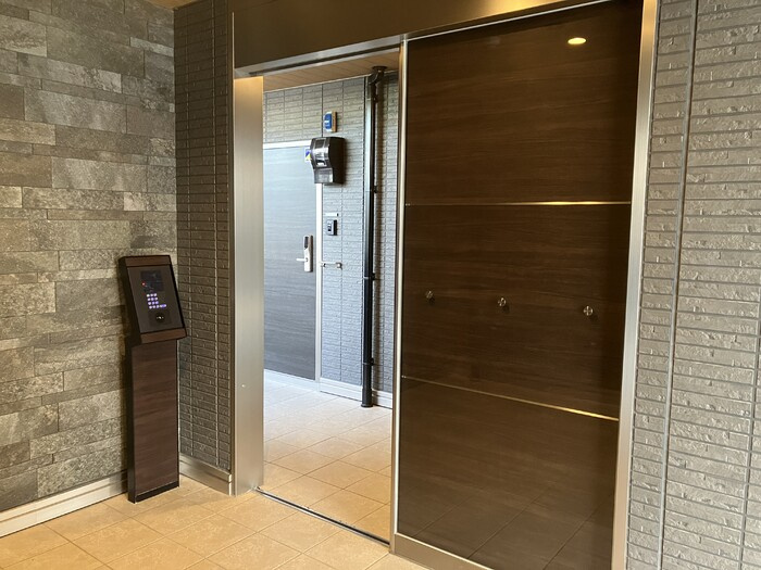 アーブル西岩田のエントランス