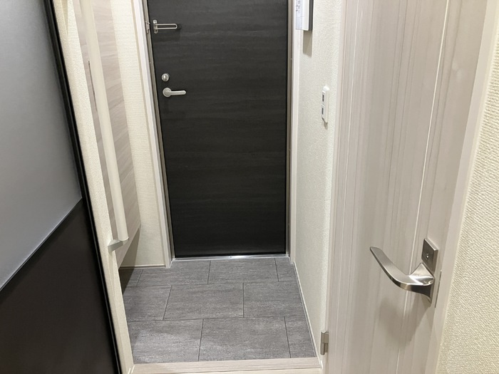 アーブル西岩田の玄関