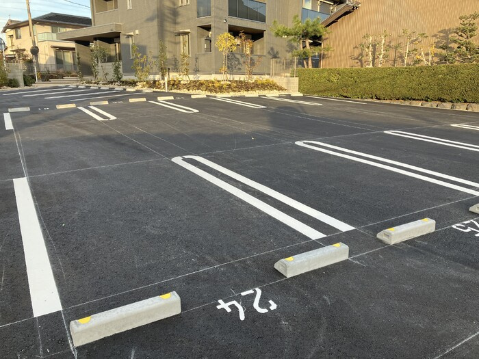 アーブル西岩田の駐車場