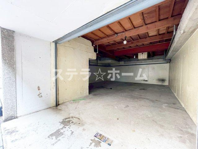 高殿4 中古戸建の駐車場|駐車場に車を止められます