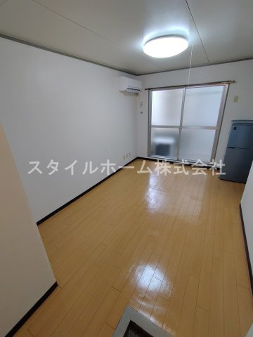 向山ハウスの居間・リビング