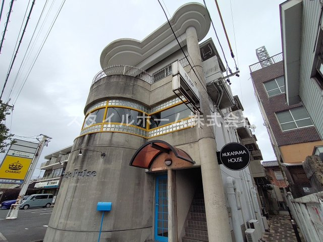 向山ハウスの外観