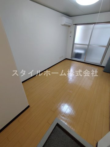 向山ハウスの居間・リビング