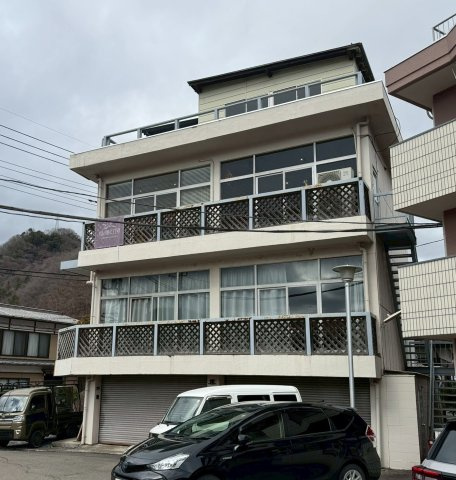 大月市　一棟マンションの外観