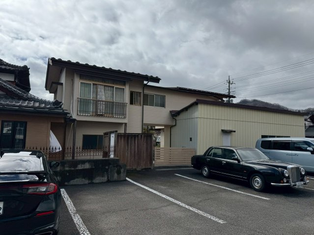 大月市　一棟マンションの駐車場