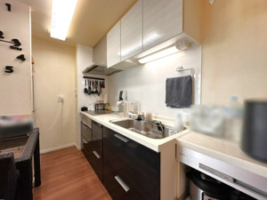 【浴室】 | 1416サイズのゆとりあるバスルーム。窓付きで換気効率も良く、浴室乾燥機も完備されているため、雨の日の衣類乾燥も安心です。一日の疲れを癒やすリラックスタイムを、清潔で快適な空間で過ごせます。