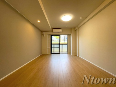 【その他】 | ロイヤルカーサ千種 | ゆったり過ごせるリビングです