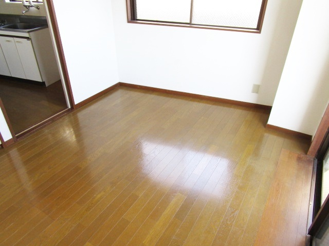 ヌーボー北の寝室|人気のフローリングです。