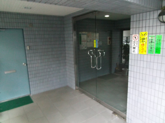 ヌーボー北のエントランス|エントランスは半地下になっています！