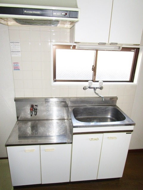 ヌーボー北のキッチン|窓のある明るいキッチン。