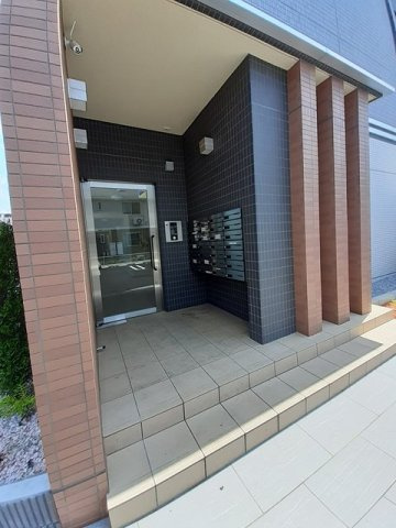 エレガントカーサⅢのエントランス