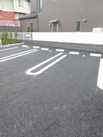 コリーナ　デュオの駐車場