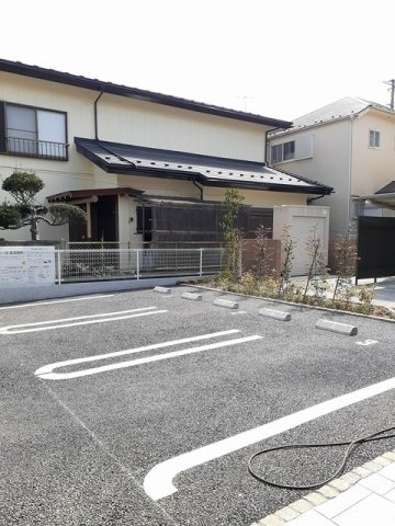 ペルル・ジェモーの駐車場