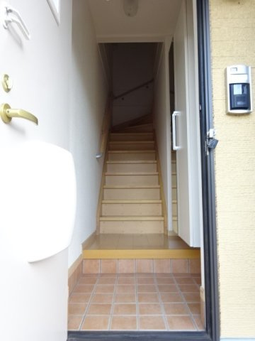 ローズマリーＡの玄関