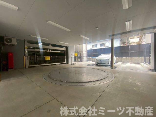 エスリード鴻池の駐車場