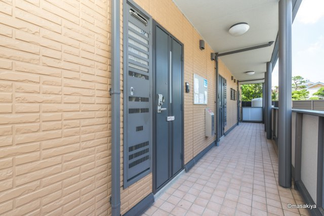 セジュール桐原のエントランス