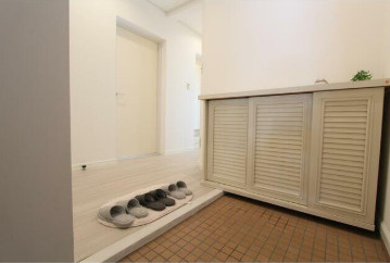 メゾンドベルウッドA棟の玄関