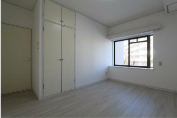 メゾンドベルウッドA棟の洋室