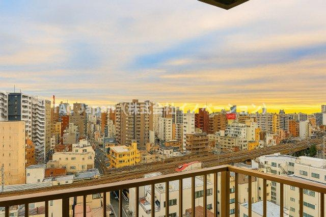 フェルクルールプレスト三ノ輪駅前の展望|外の景色が、ただの風景ではなく“暮らしの一部”になる住まい。窓の向こうに広がる空や街並みが、毎日に彩りと深呼吸をくれる、そんな豊かさがここにはあります。