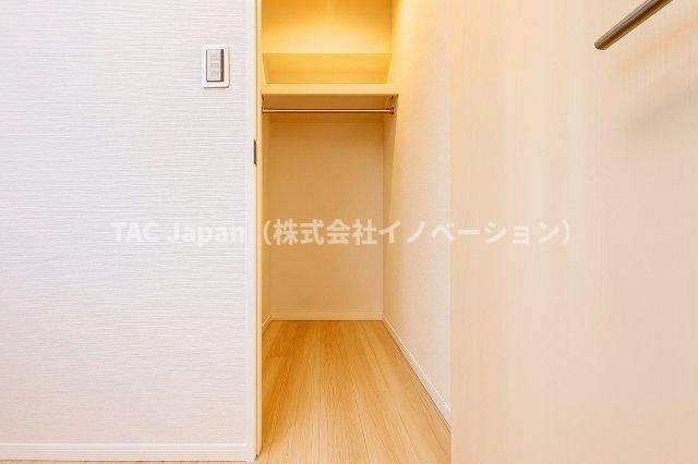 フェルクルールプレスト三ノ輪駅前の収納|暮らしをすっきり整える豊富な収納スペースは、衣類から日用品まで余裕を持ってしまえ、いつも整った美しい住まいを保つことができます。快適な生活を支える頼もしい味方です。