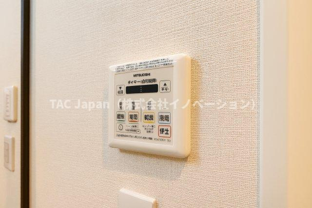 フェルクルールプレスト三ノ輪駅前の冷暖房・空調設備|ワンタッチ操作でお湯張りや追い焚きができるオートバスは、忙しい日々の中でも快適なバスタイムをサポート。湯温の調整や保温も自動で行えるため、いつでもちょうどいい温かさのお風呂が待っています。