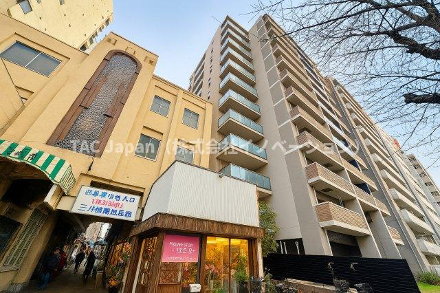 フェルクルールプレスト三ノ輪駅前の外観|控えめながらも洗練されたフォルムが、街並みに自然と溶け込みます。ほどよい高さと落ち着きのある佇まいが、住まう人に安心感と静かな誇りをもたらします。