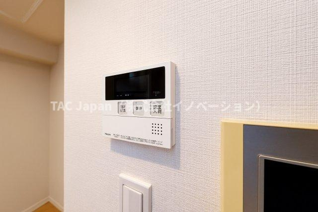 フェルクルールプレスト三ノ輪駅前の発電・温水設備|ワンタッチ操作でお湯張りや追い焚きができるオートバスは、忙しい日々の中でも快適なバスタイムをサポート。湯温の調整や保温も自動で行えるため、いつでもちょうどいい温かさのお風呂が待っています。