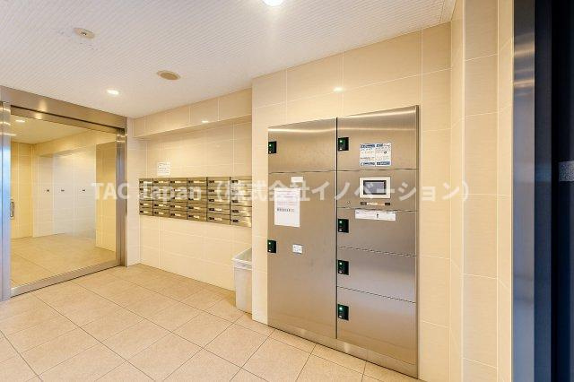 フェルクルールプレスト三ノ輪駅前の設備|不在時でも荷物の受け取りができる宅配ボックス付きで、毎日がもっと便利に。