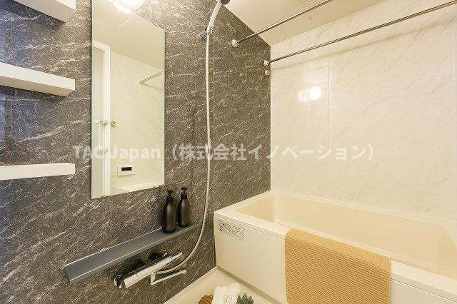 フェルクルールプレスト三ノ輪駅前の浴室|家族みんなの疲れをやさしく包み込む、広々とした癒しのバスルーム。ゆったりとくつろげる空間で、日々のストレスもすっと解きほぐされる、心身ともにリラックスできるひとときをお届けします。