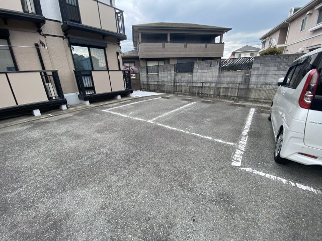 TIAの駐車場