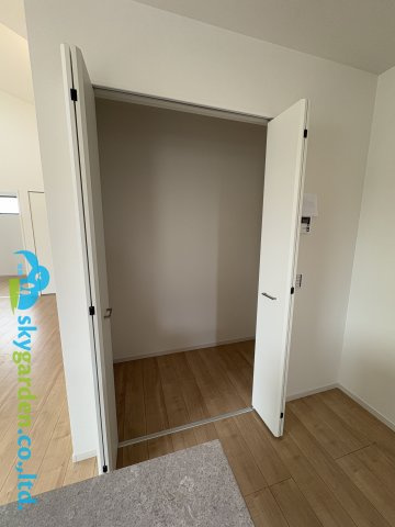 茅ヶ崎市本村２期　新築一戸建て全1棟の収納|キッチン横のパントリー