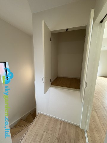 茅ヶ崎市本村２期　新築一戸建て全1棟の収納|2階踊り場の収納