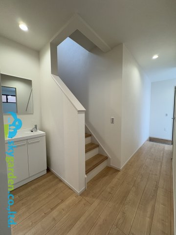 茅ヶ崎市本村２期　新築一戸建て全1棟の内装|玄関ホール・廊下