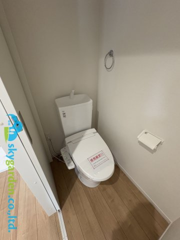 茅ヶ崎市本村２期　新築一戸建て全1棟のトイレ|2階のトイレ