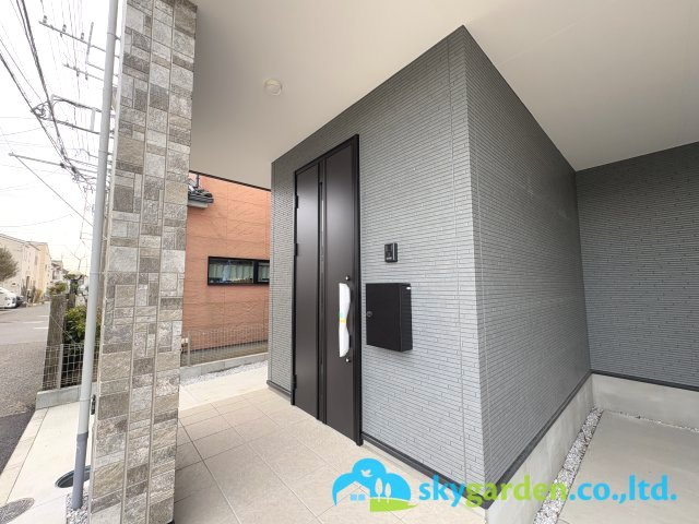 茅ヶ崎市本村２期　新築一戸建て全1棟の外観|玄関ポーチの様子