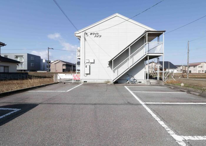 ホワイトハイツの駐車場