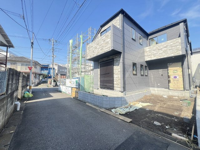 日野市多摩平2期の前面道路含む現地写真