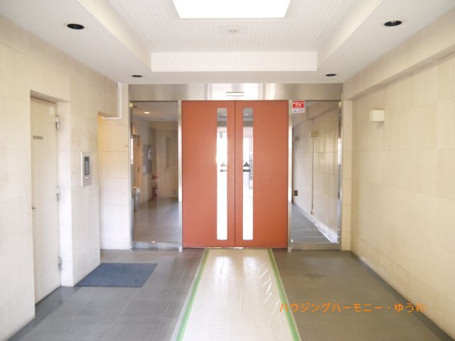 【その他共用部分】 | サンクレイドルレヴィール池袋 | 清潔感と歓迎感があるエントランスホールとなります。