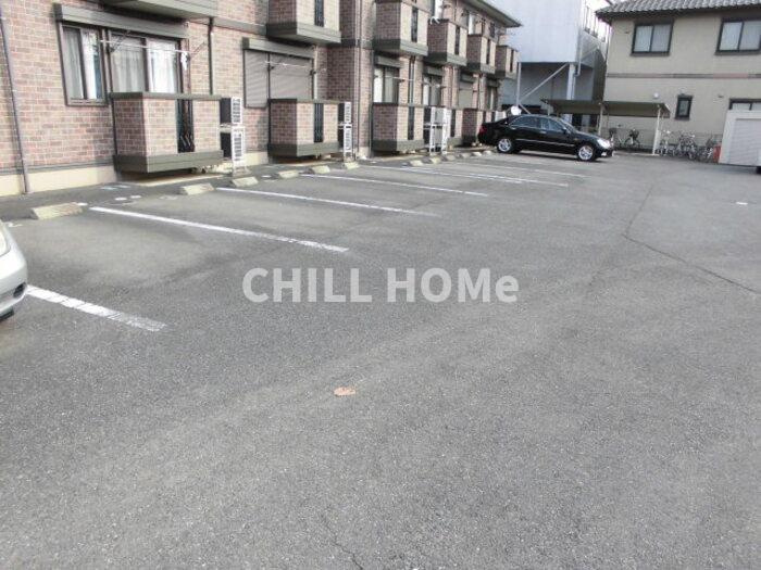 ラフィネの駐車場|当社、チルホームのHPもご覧ください(^^)/物件情報多数♪