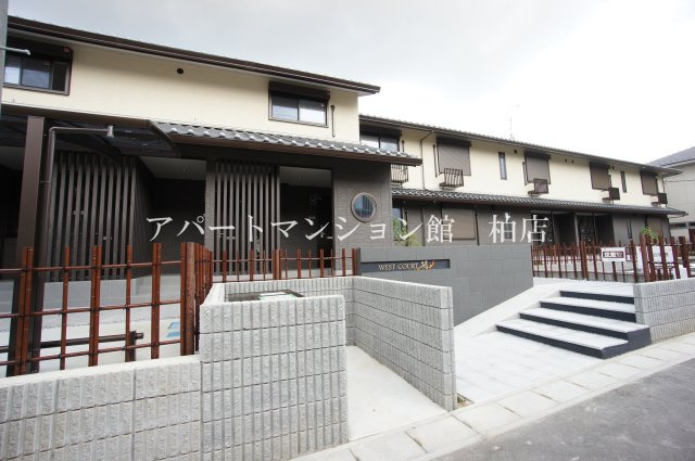 WEST COURT 楓のエントランス